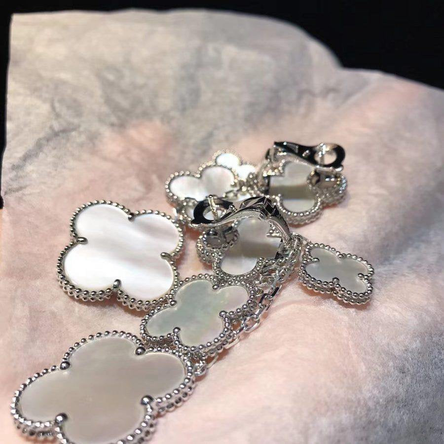 [Avelora Jewelry ]CLOVER EARRINGS WHITE MOP 4 MOTIFS SILVER