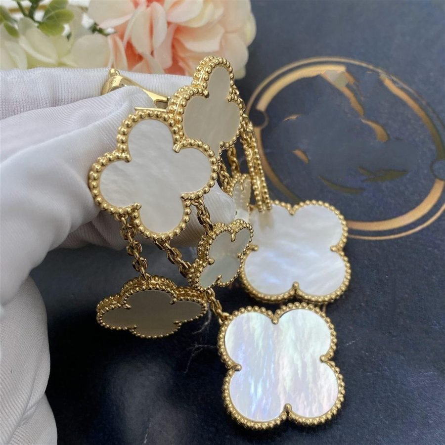 [Avelora Jewelry ]CLOVER EARRINGS WHITE MOP 4 MOTIFS GOLD