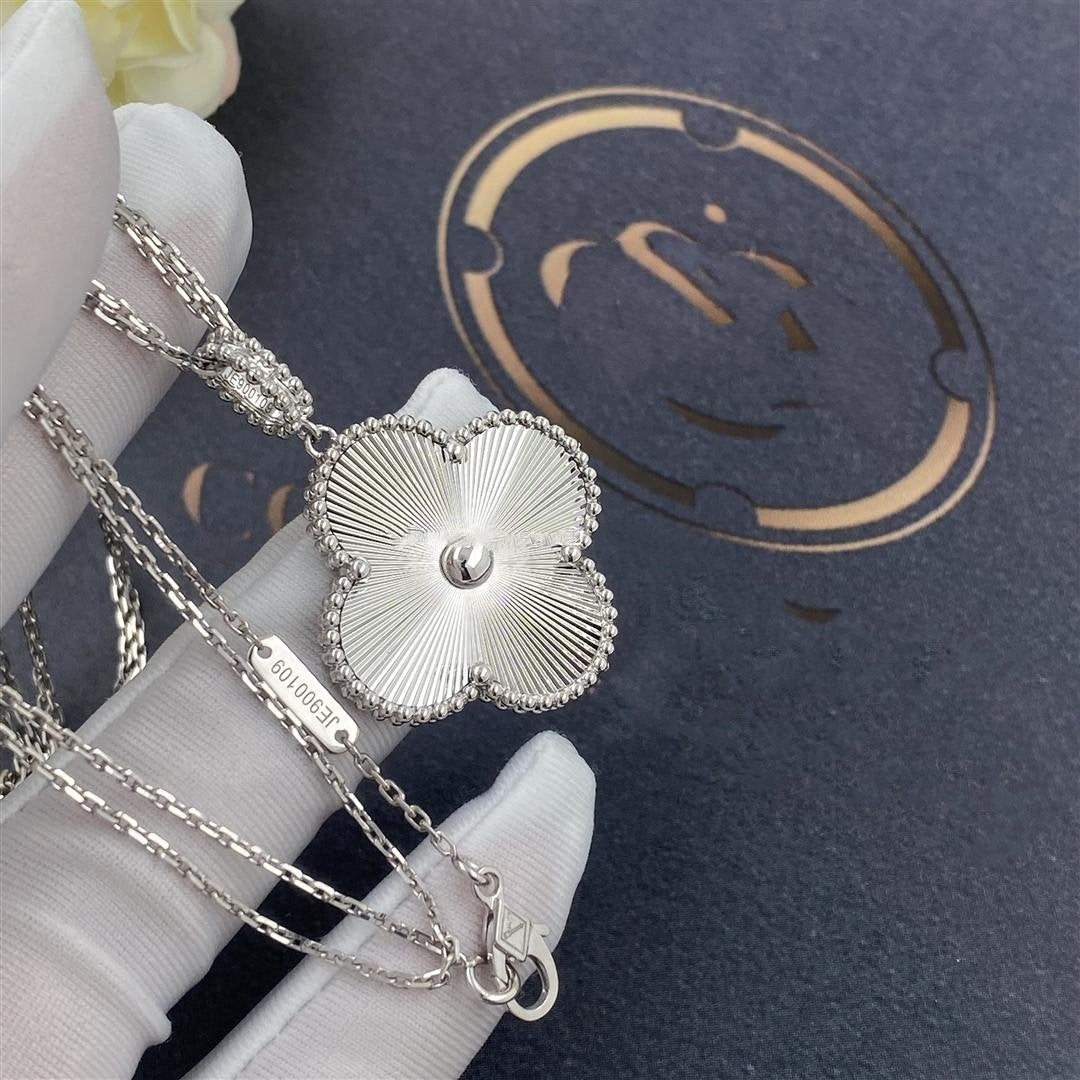[Avelora Jewelry ]CLOVER 25MM SILVER BIG CLOVER NECKLACE