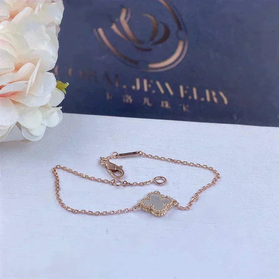 [Avelora Jewelry ]CLOVER WHITE MOP SINGLE FLOWER BRACELET