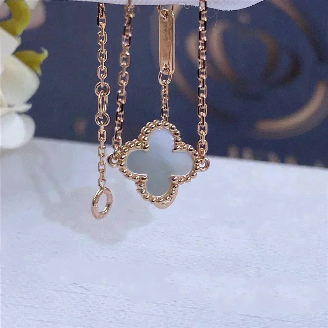 [Avelora Jewelry ]CLOVER WHITE MOP SINGLE FLOWER BRACELET