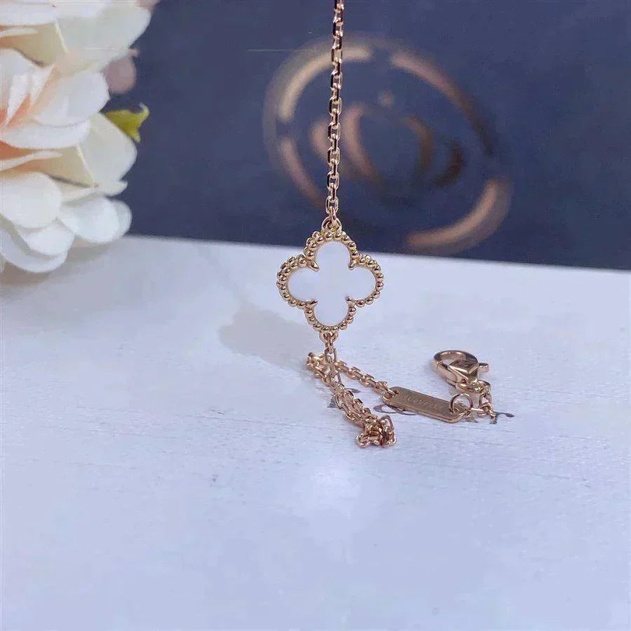 [Avelora Jewelry ]CLOVER WHITE MOP SINGLE FLOWER BRACELET