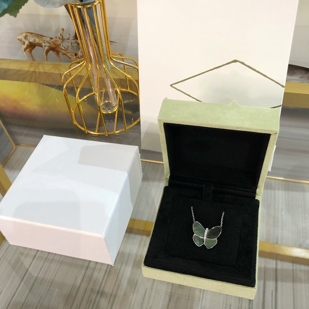 [Avelora Jewelry ]LARGE BUTTERFLY SILVER PENDANT DIAMOND NECKLACE