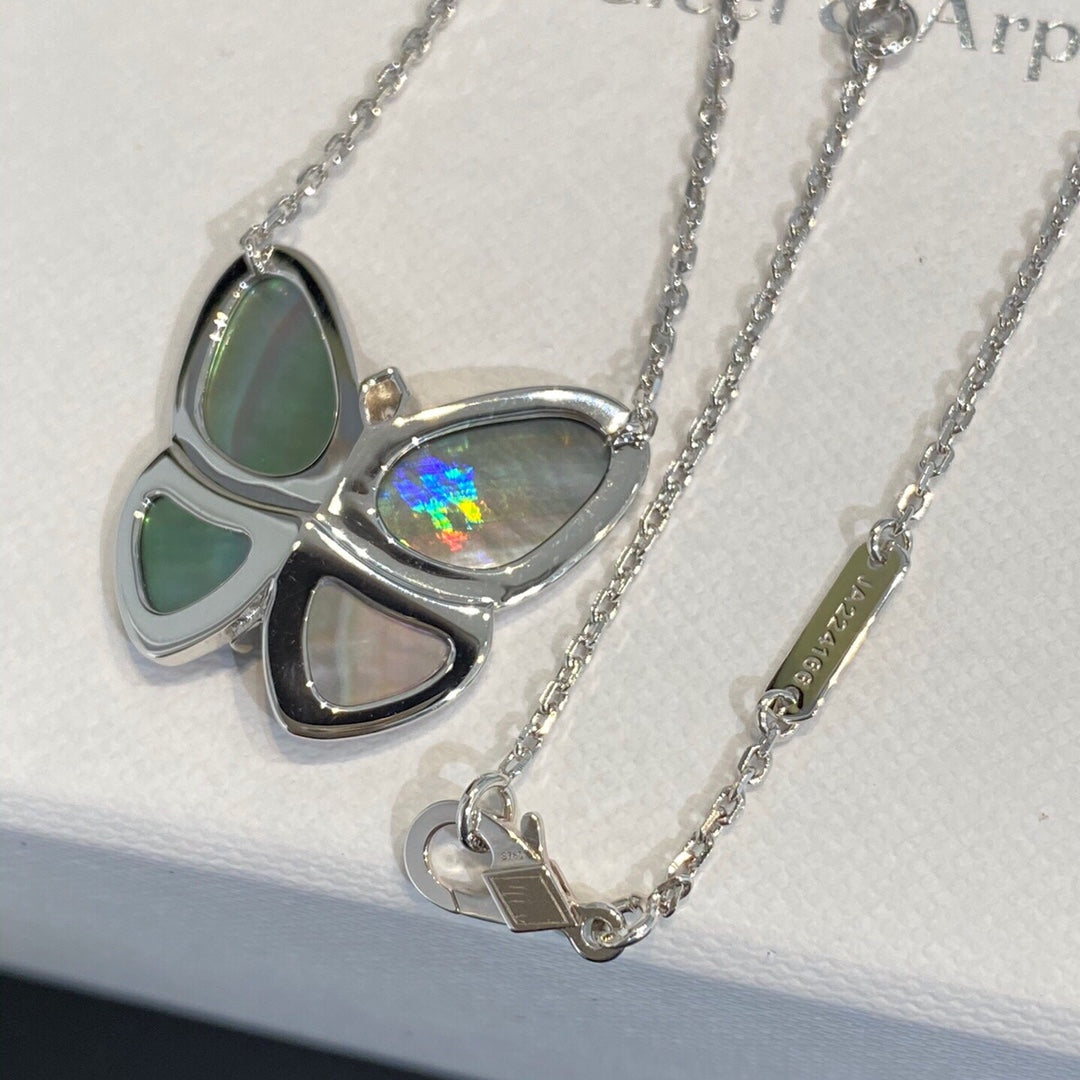 [Avelora Jewelry ]LARGE BUTTERFLY SILVER PENDANT DIAMOND NECKLACE