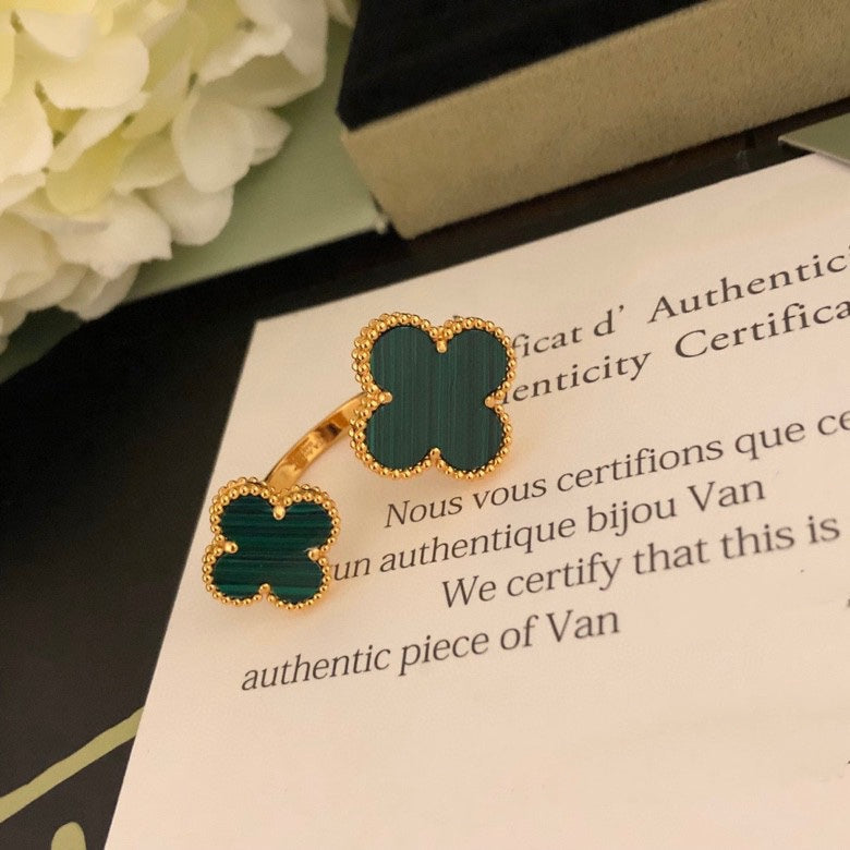 [Avelora Jewelry ]CLOVER BETWEEN THE FINGER RING