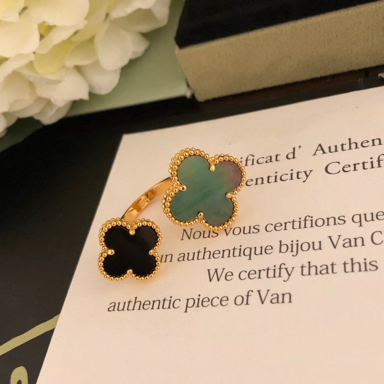 [Avelora Jewelry ]CLOVER BETWEEN THE FINGER RING
