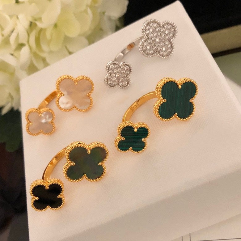 [Avelora Jewelry ]CLOVER BETWEEN THE FINGER RING