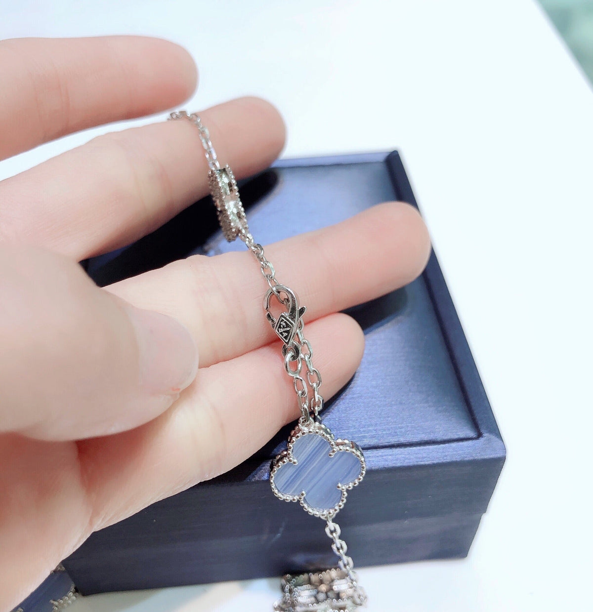 [Avelora Jewelry ]CLOVER 10 MOTIFS CHALCEDONY DIAMONDS SILVER NECKLACE