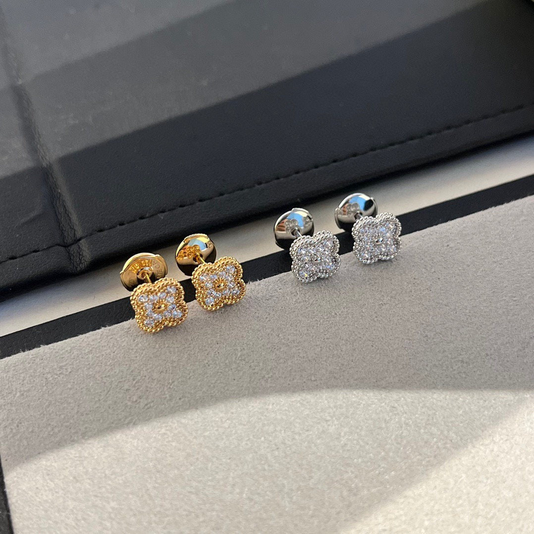 [Avelora Jewelry ]CLOVER MINI DIAMOND STUD EARRINGS