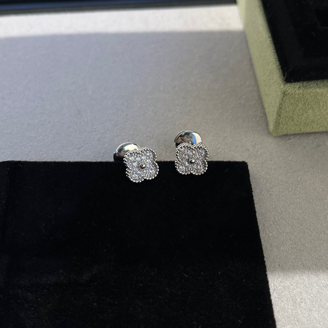 [Avelora Jewelry ]CLOVER MINI DIAMOND STUD EARRINGS