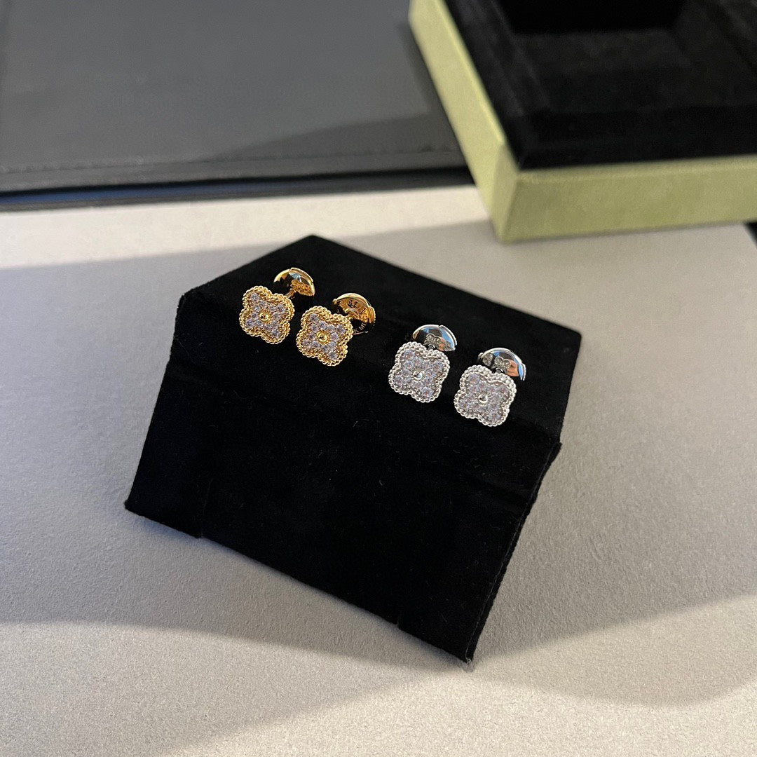 [Avelora Jewelry ]CLOVER MINI DIAMOND STUD EARRINGS