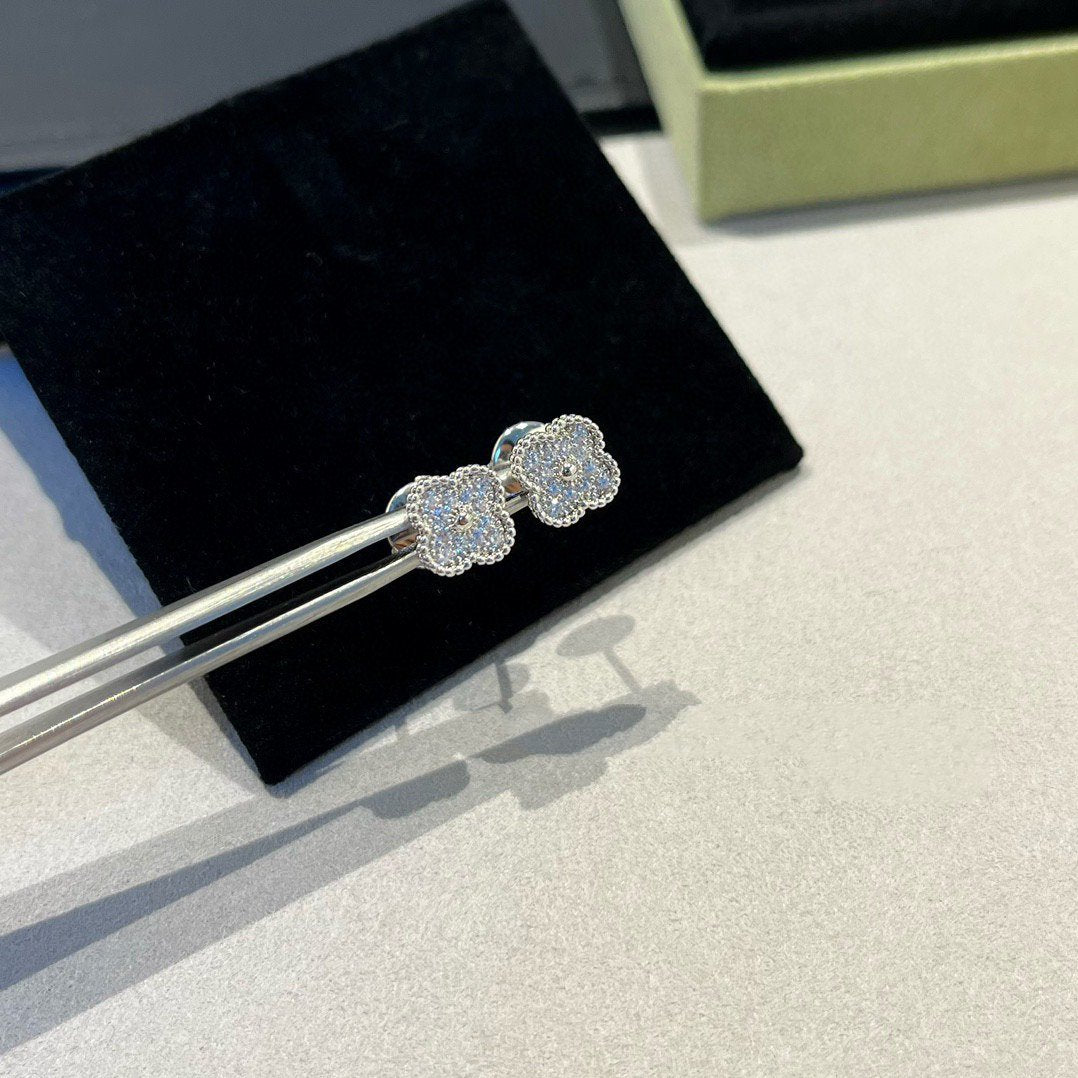 [Avelora Jewelry ]CLOVER MINI DIAMOND STUD EARRINGS