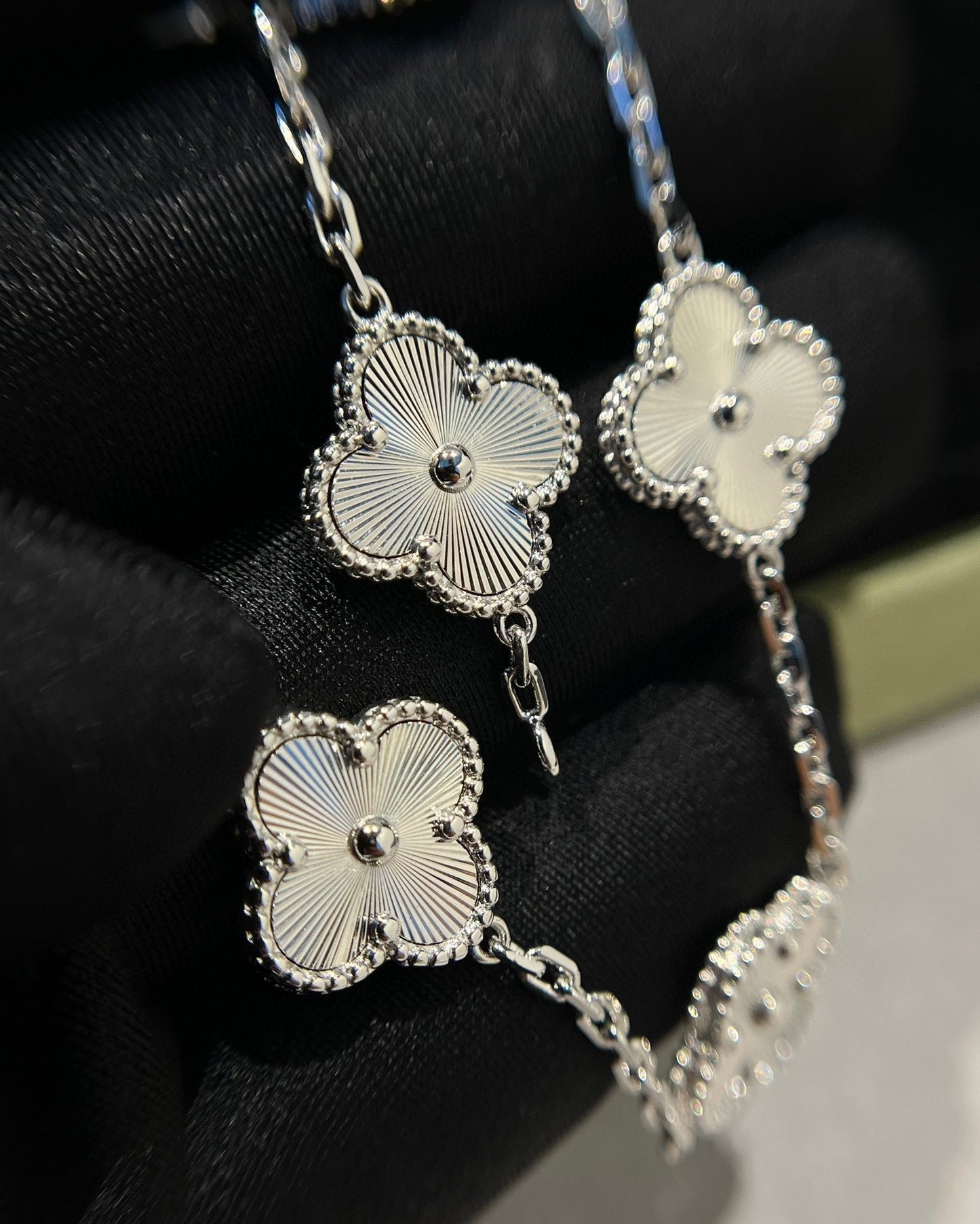 [Avelora]LUCKY CLOVER 5-MOTIF BRACELET - LASER COLLECTION