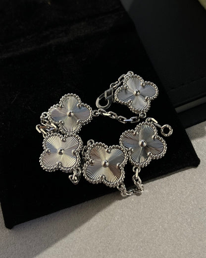 [Avelora]LUCKY CLOVER 5-MOTIF BRACELET - LASER COLLECTION