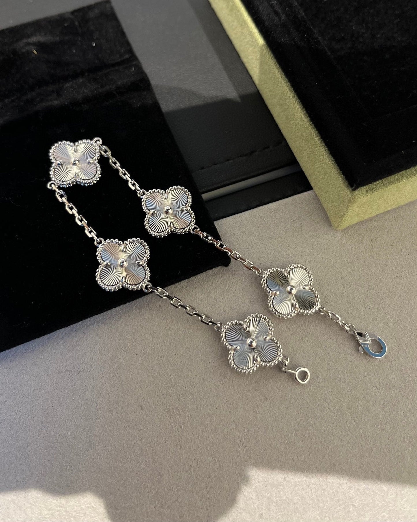 [Avelora]LUCKY CLOVER 5-MOTIF BRACELET - LASER COLLECTION