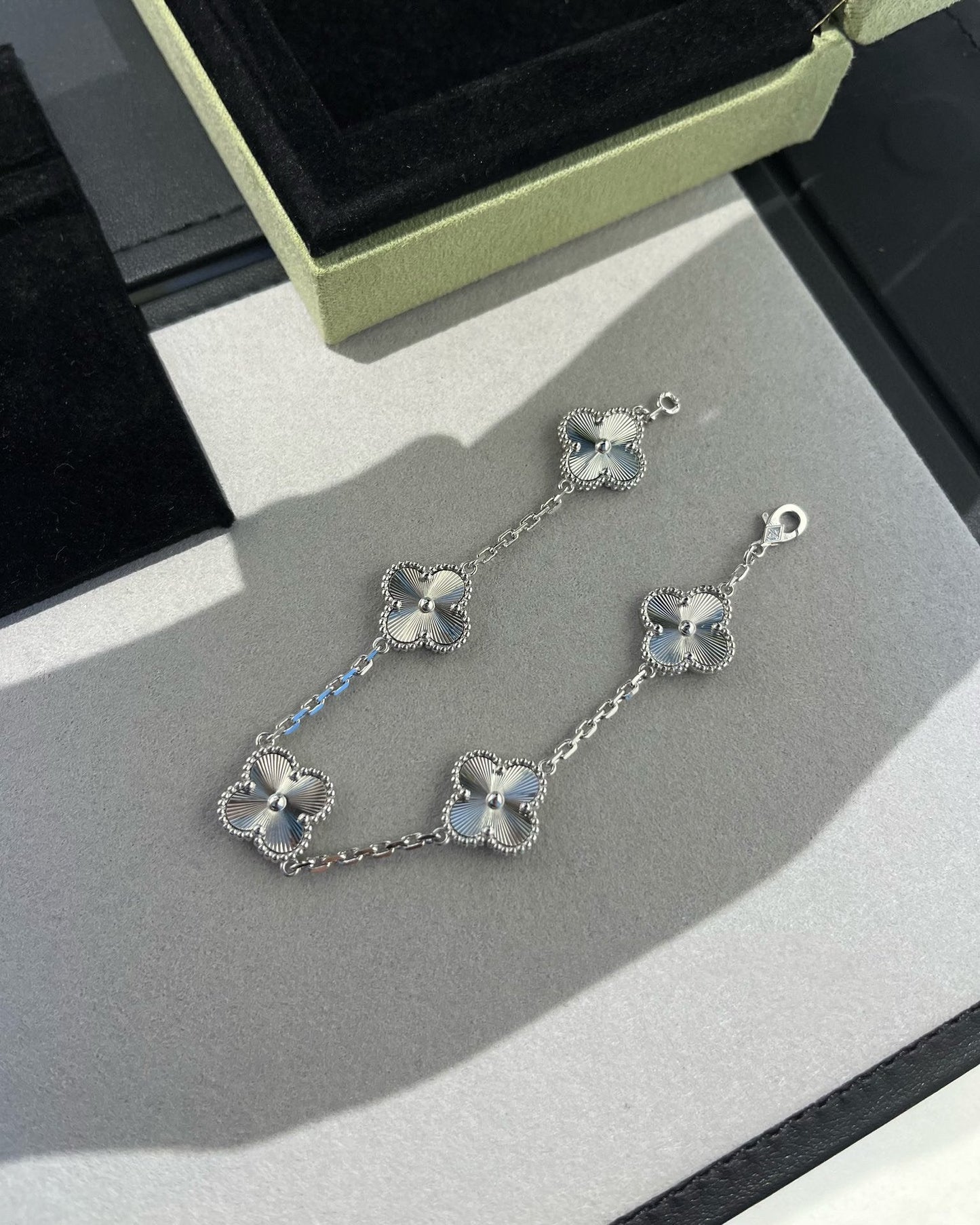 [Avelora]LUCKY CLOVER 5-MOTIF BRACELET - LASER COLLECTION